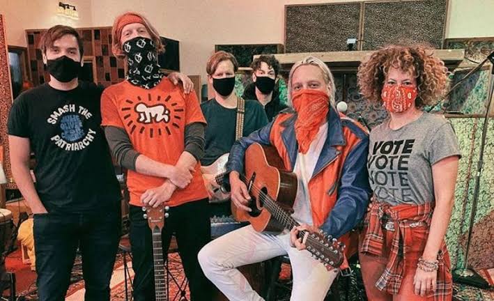  Arcade Fire apresenta na noite das eleições americanas o single “Generation A” em programa de TV