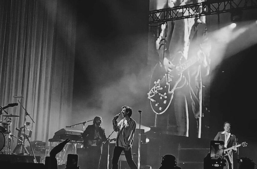  No Rio, Arctic Monkeys abre a turnê brasileira, deixa público eufórico e ansioso por mais