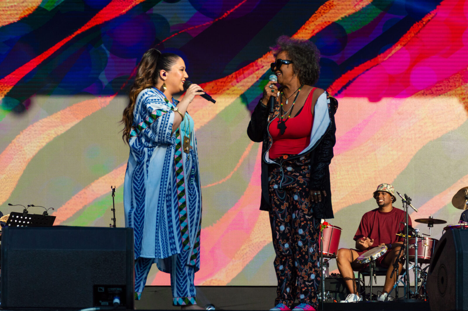 Maria Rita e Sandra de Sá no sábado (24) durante o Festival Turá - Foto Por Beatriz Paulussen (@beaplssn)