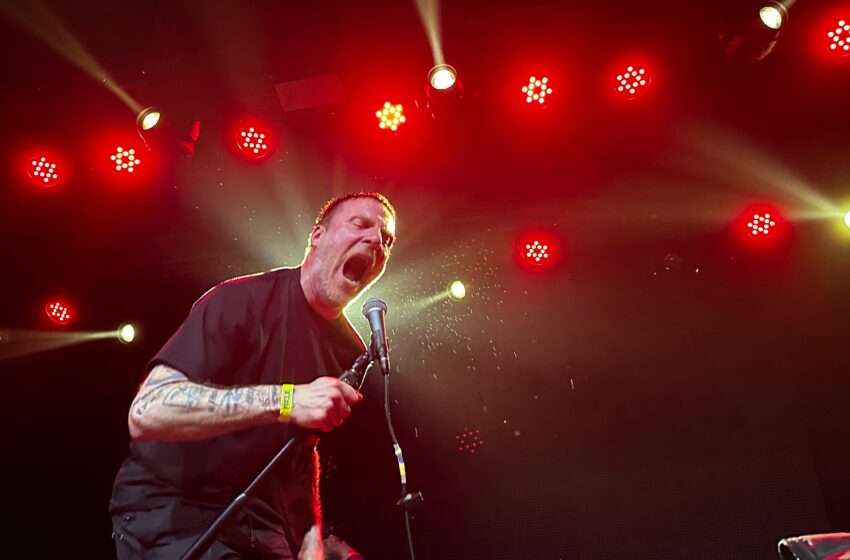  Sleaford Mods faz show visceral em sua primeira vez em São Paulo