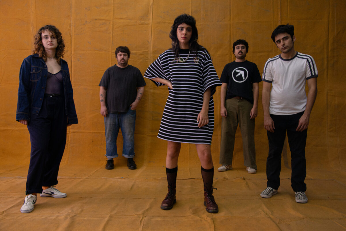 Pelados lança o álbum Contato - Foto por Gabriela Luiza