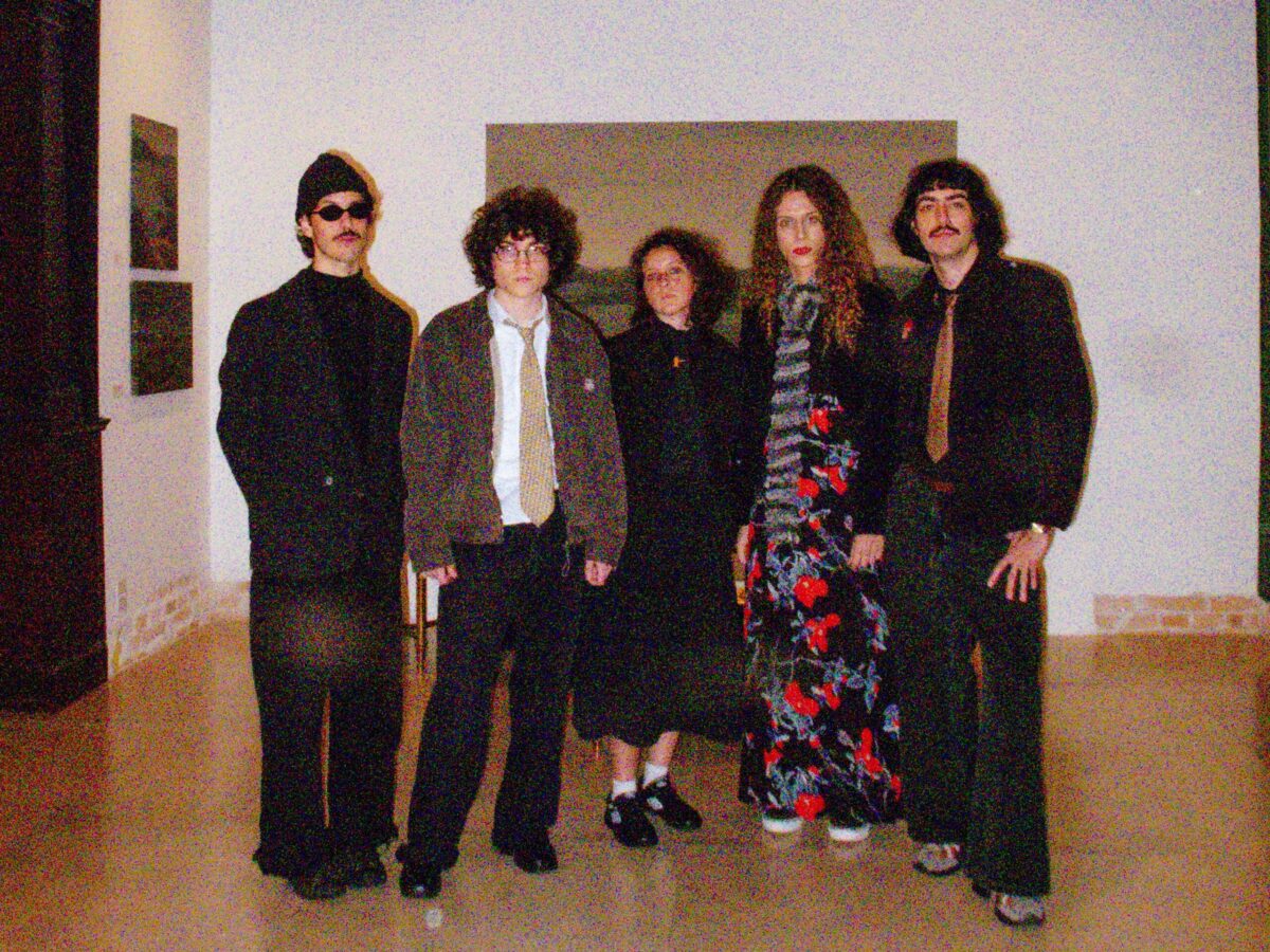 Exclusive os Cabides por Eduardo Possa - Coisas Estranhas