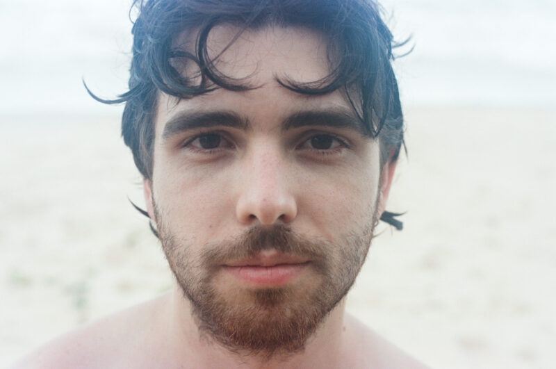 A capa do EP do Gustavo Glaser é assinada por Nina Machado.