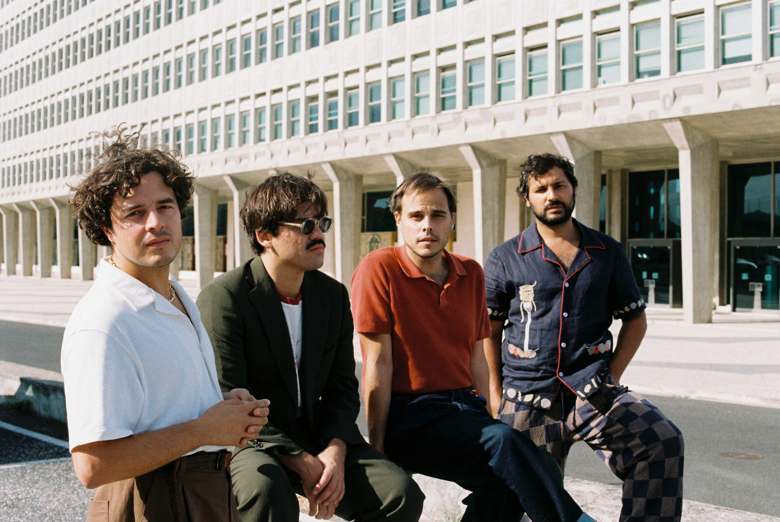 Capitão Fausto - Martim Teixeira - Linda Martini se apresenta no Brasil