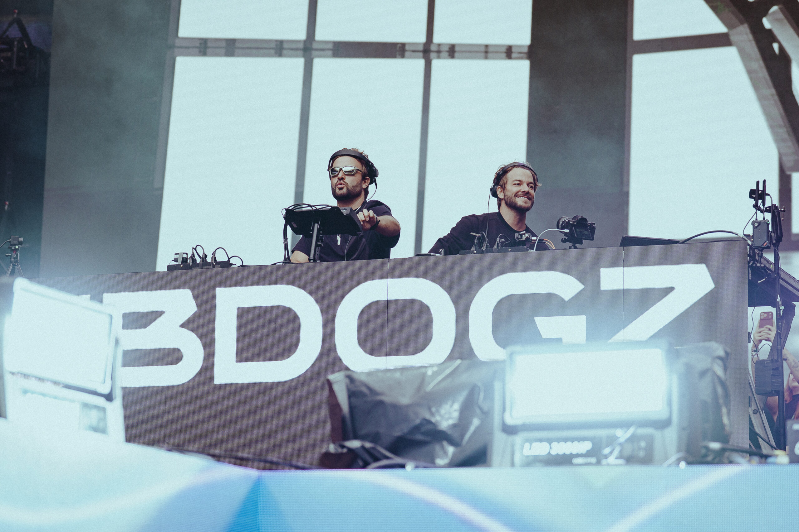 Dubdogz no CarnaUOL 2026. - Foto Por: Rafael Novak (@novak.fotografia)