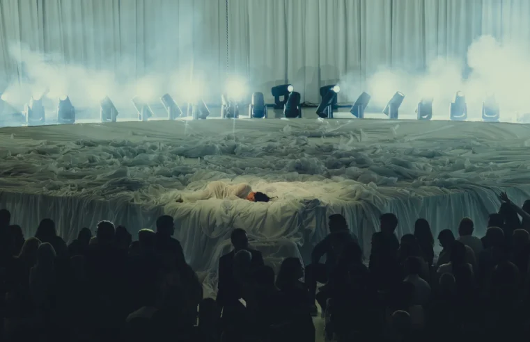 Listening parties, super fãs e a urgência do encontro no mercado da música