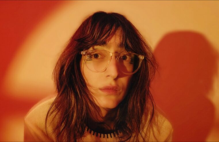 Juvi fala sobre “O Sonho da Lagosta” e influências de Pink Floyd e Tom Zé