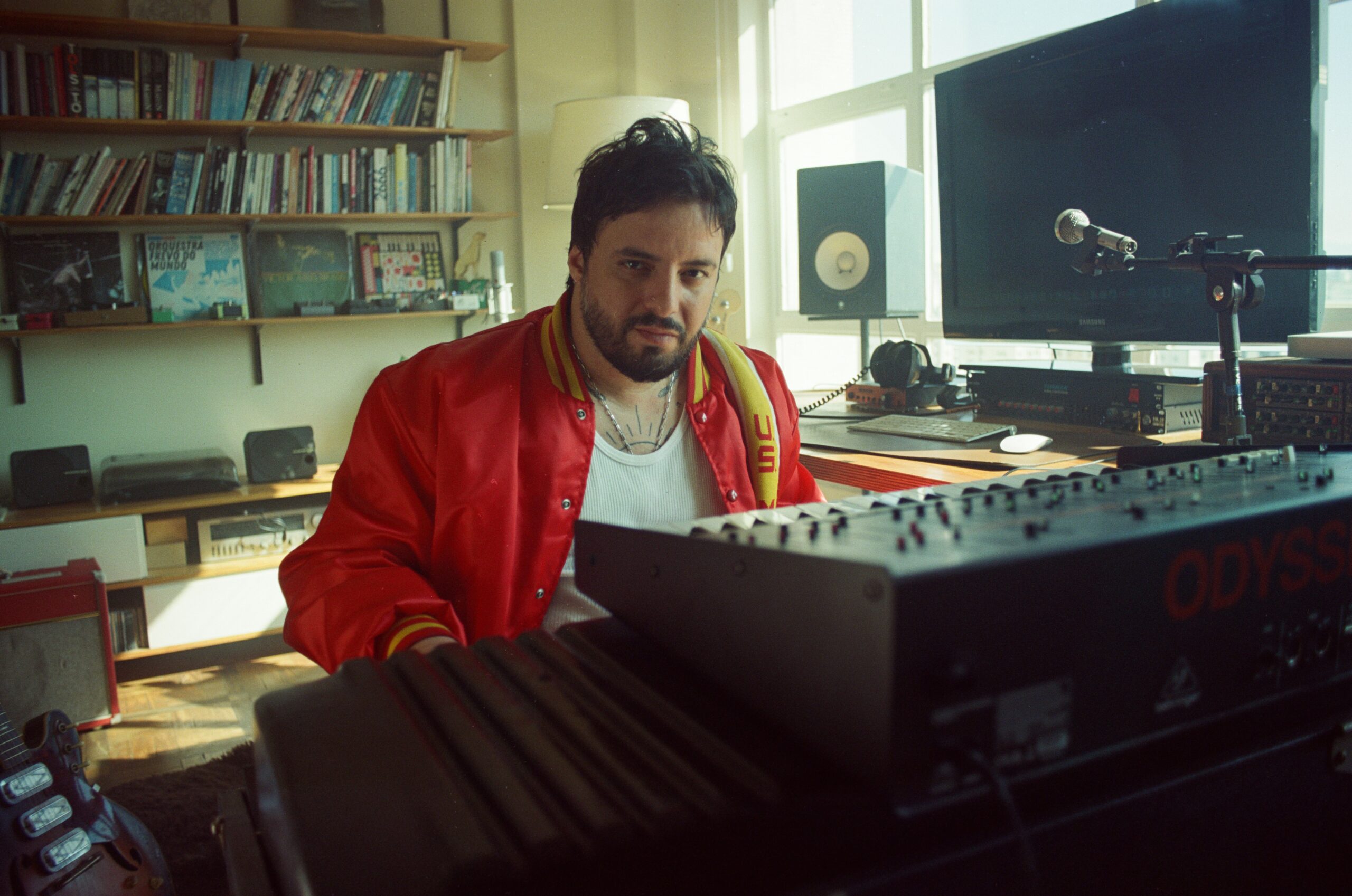 Guri Assis Brasil, músico e produtor do álbum Animal Invisível