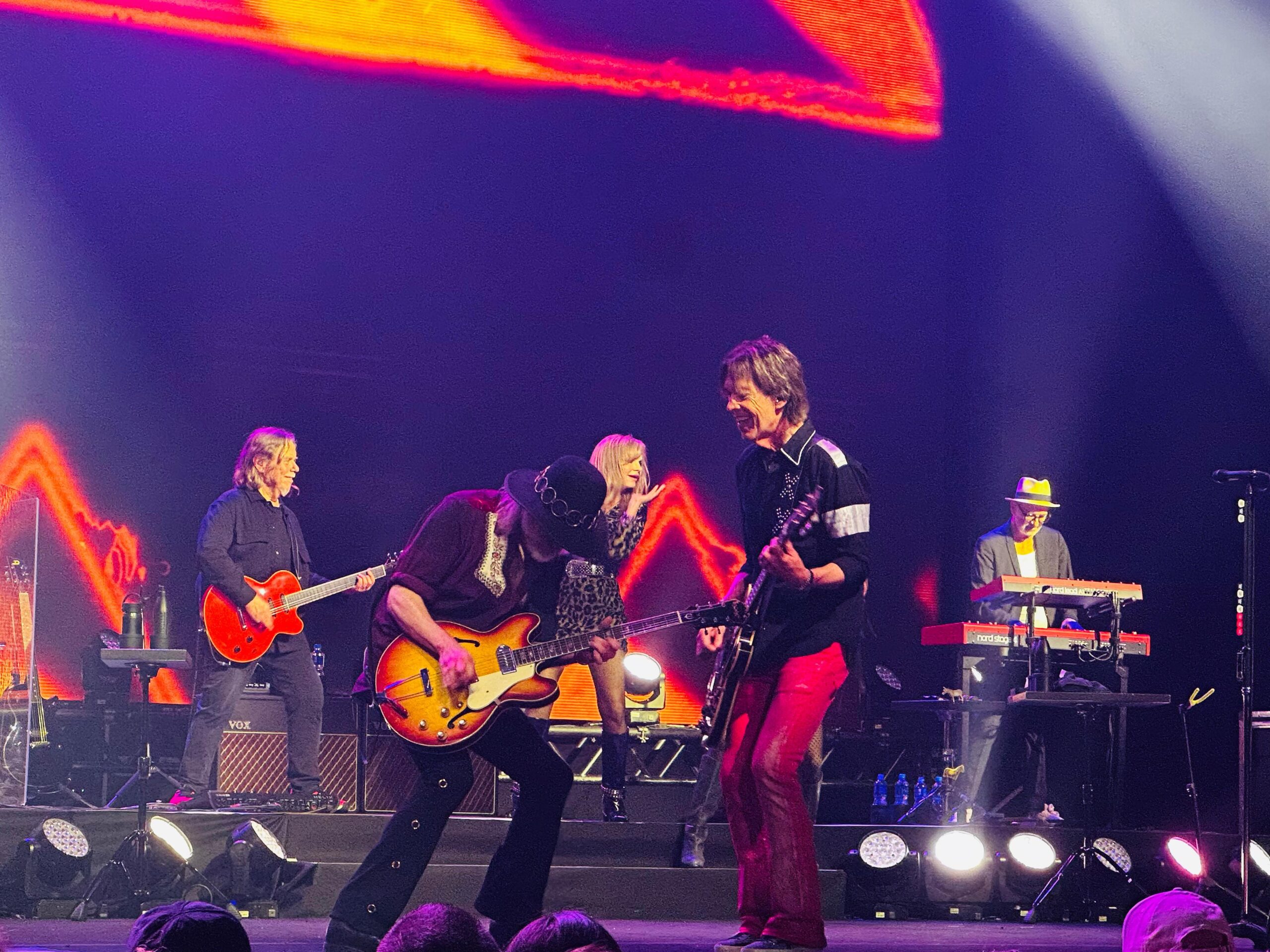 guitarristas do Roxette se apresentam durante show em São Paulo em 2026