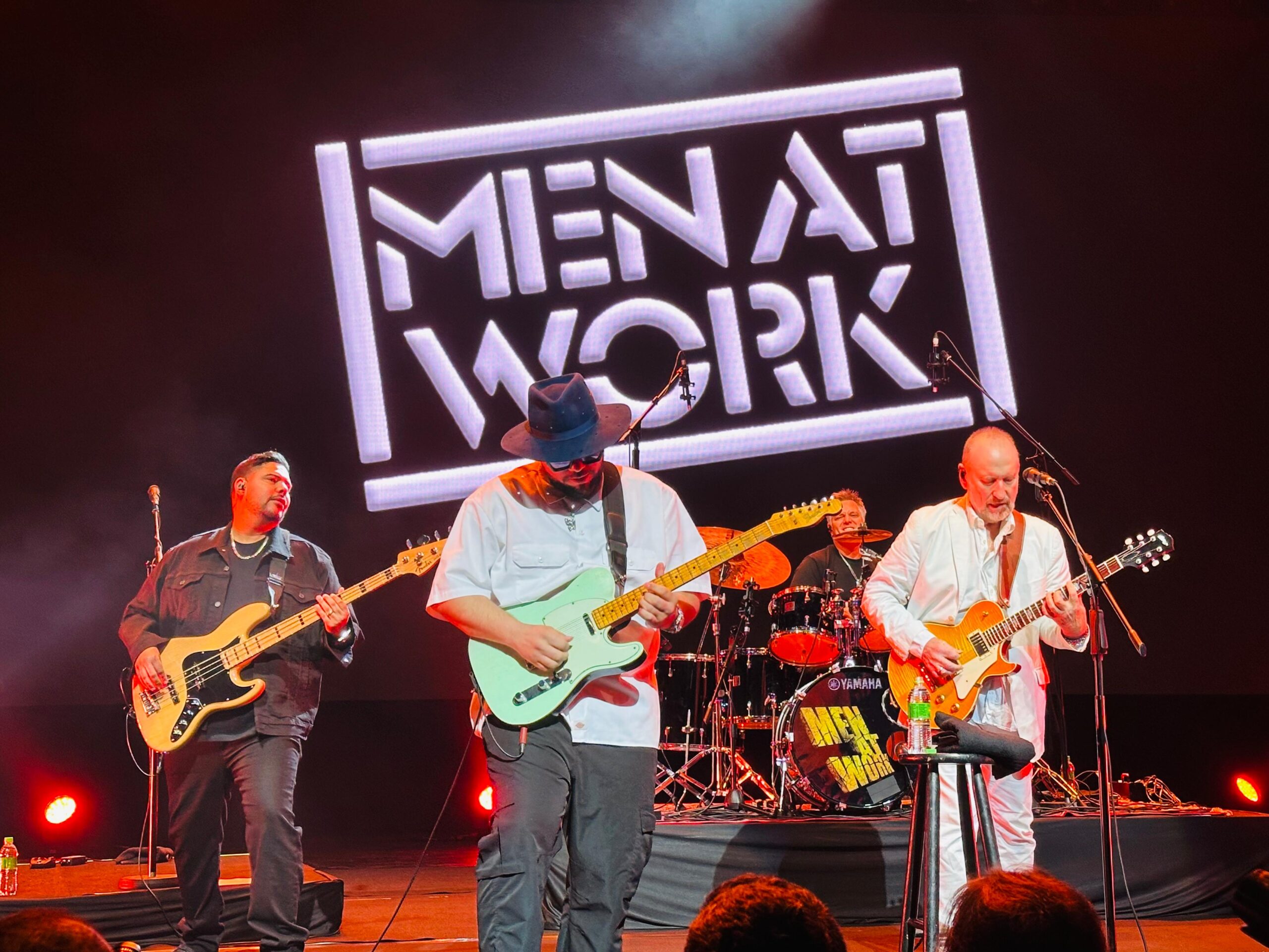 Men At Work durante show da turnê brasileira realizado no Vibra São Paulo