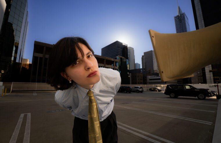 Vivian Kuczynski lança EP “KUCZYNSKI” e marca virada rumo à eletrônica experimental