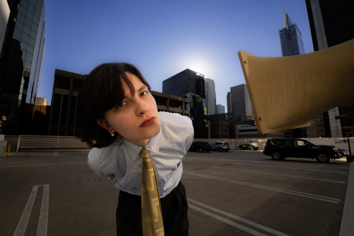 Vivian Kuczynski lança EP “KUCZYNSKI” e marca virada rumo à eletrônica experimental